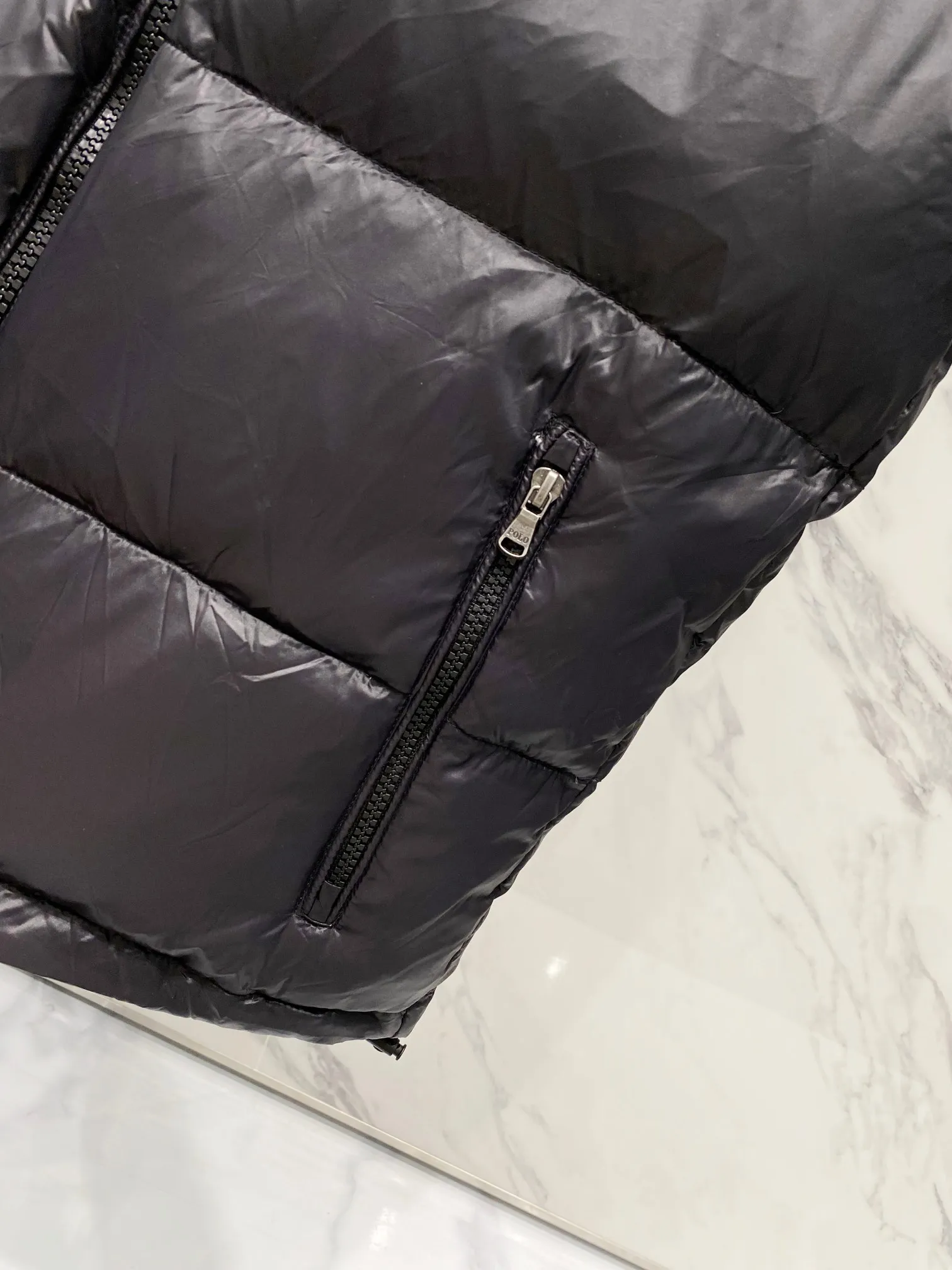 P520 Ralph Lauren/Ralph Lauren Men's Classic Pocket Zipper Waterproof Down Vest [Top Version] - - Accessories: Original tag washable label + electroplated YK zipper logo Customized Ralph Lauren zipper - Full set of accessories - The same style can be used by men and women Color: Black, Navy Blue, Black Glossy